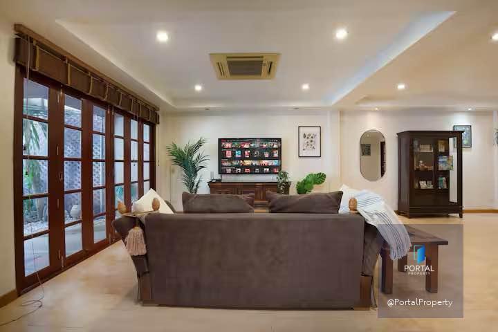 Townhouse for Sale & Rent – Sukhumvit 39, Phrom Phong