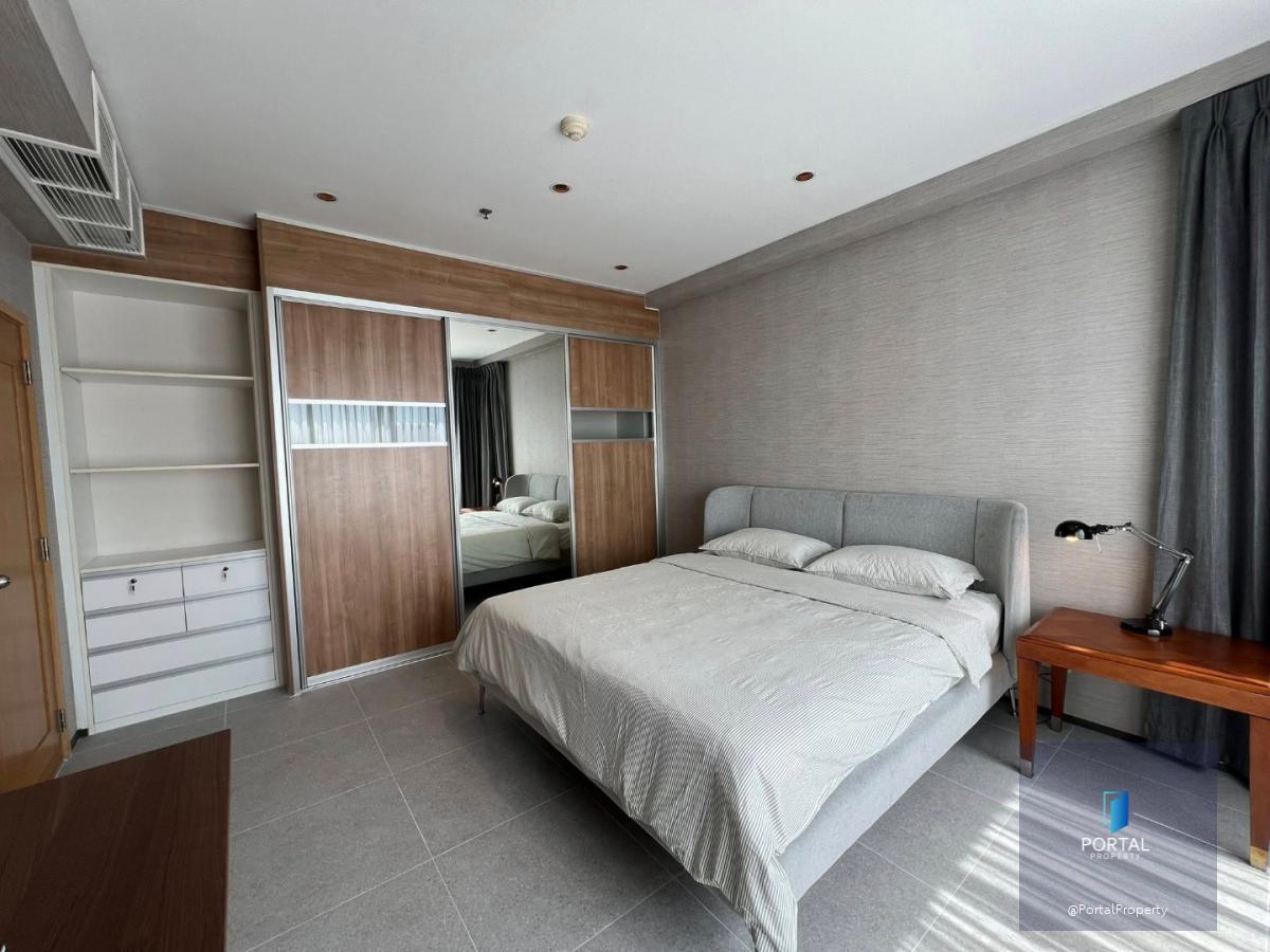 ดิ เอ็มโพริโอ เพลสv