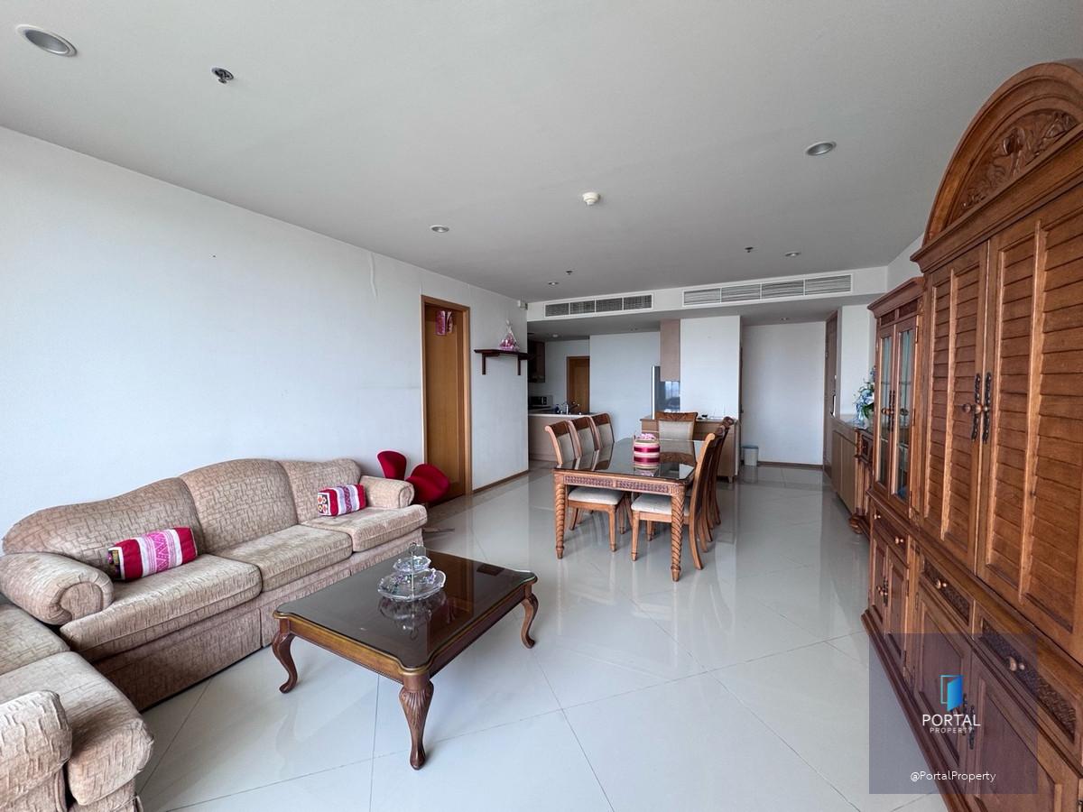 The Empire Place Condominium 