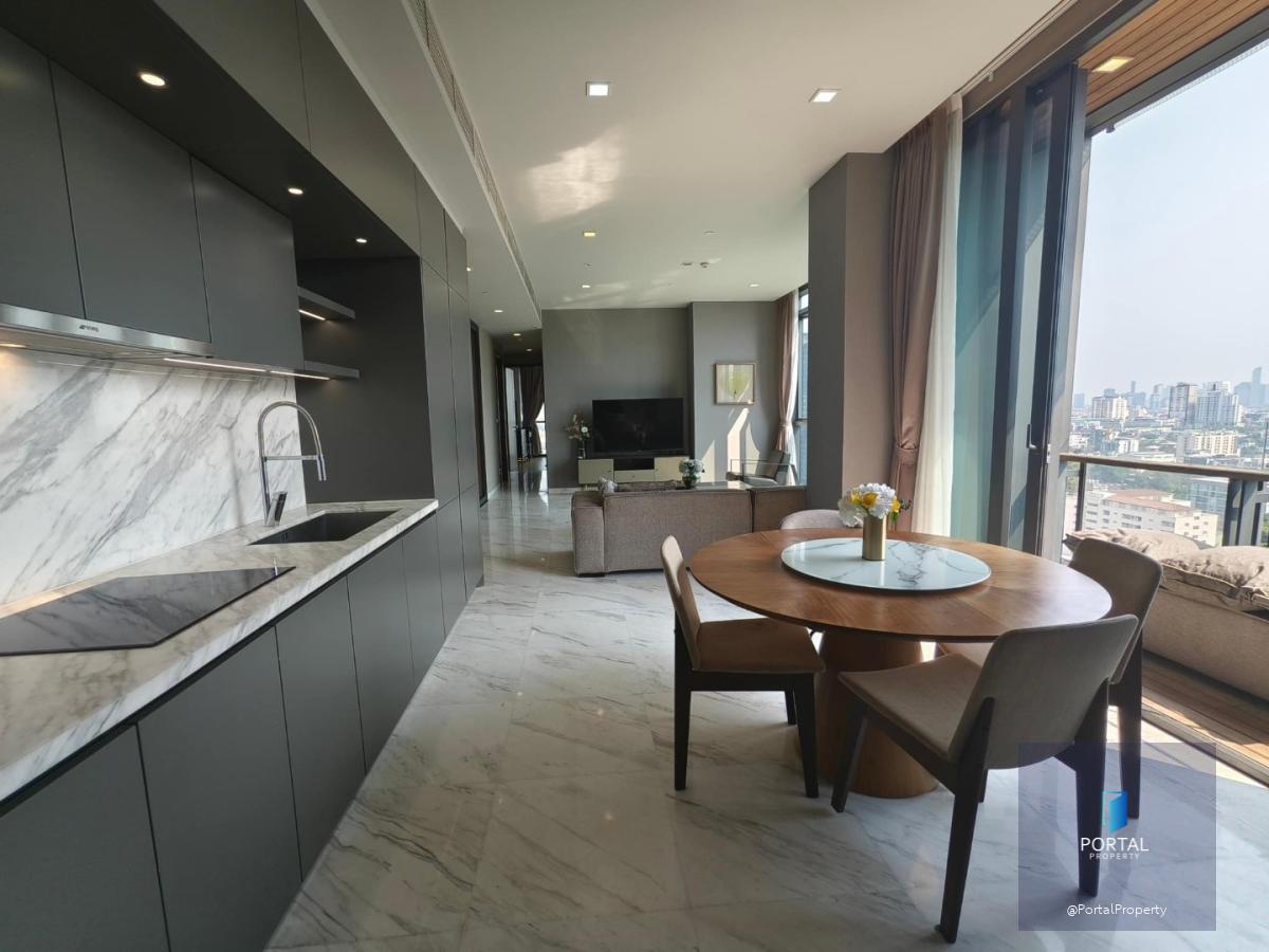 The Monument Thonglo