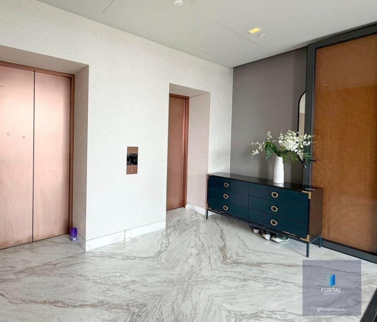 The Monument Thonglo