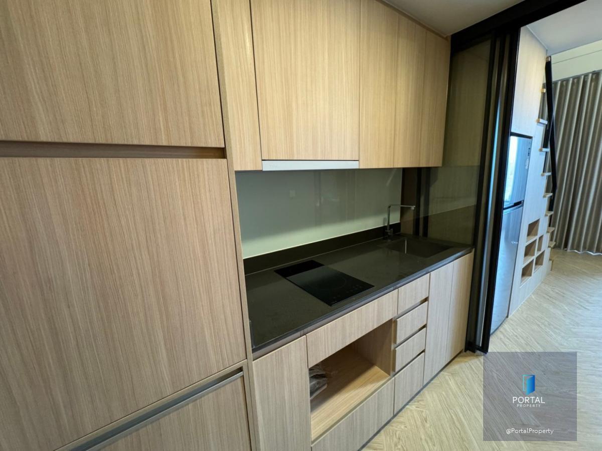 Siamese RAMA 9 (Landmark @MRTA Station)