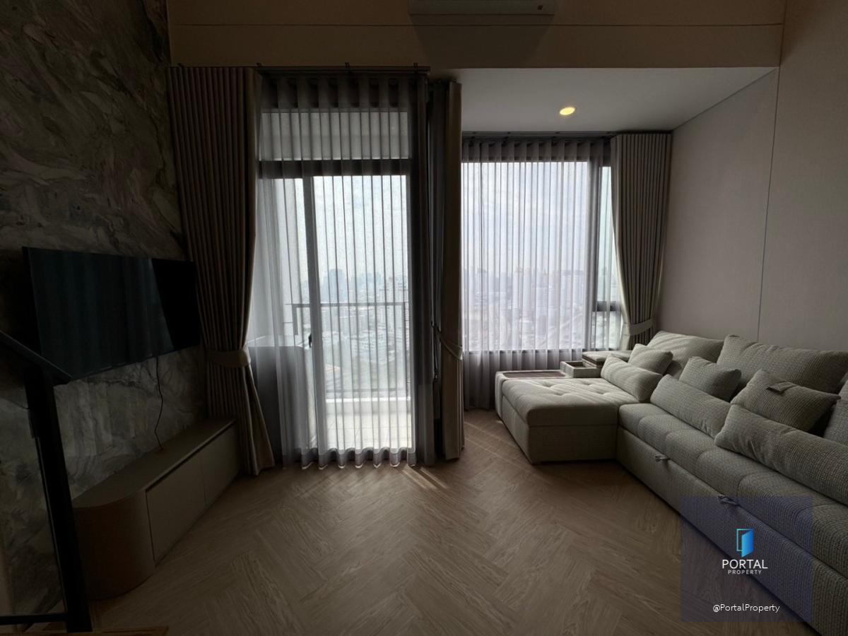 Siamese RAMA 9 (Landmark @MRTA Station)